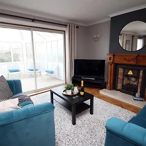 Holiday home Becky's Bungalow By Ty Sa -spacious 4 Bed Bungalow, Cardiff