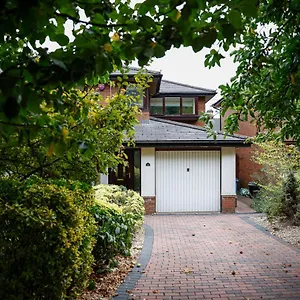 Holiday home Stylish Family In Desirable Penylan + Parking, Cardiff